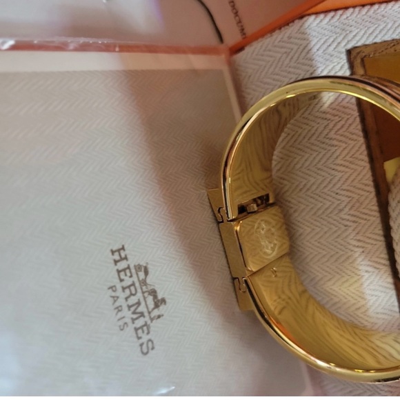 SOLD:Authentic HERMES Loquet Quartz Gold Dial Ladies Bangle Watch - Picture 6 of 9